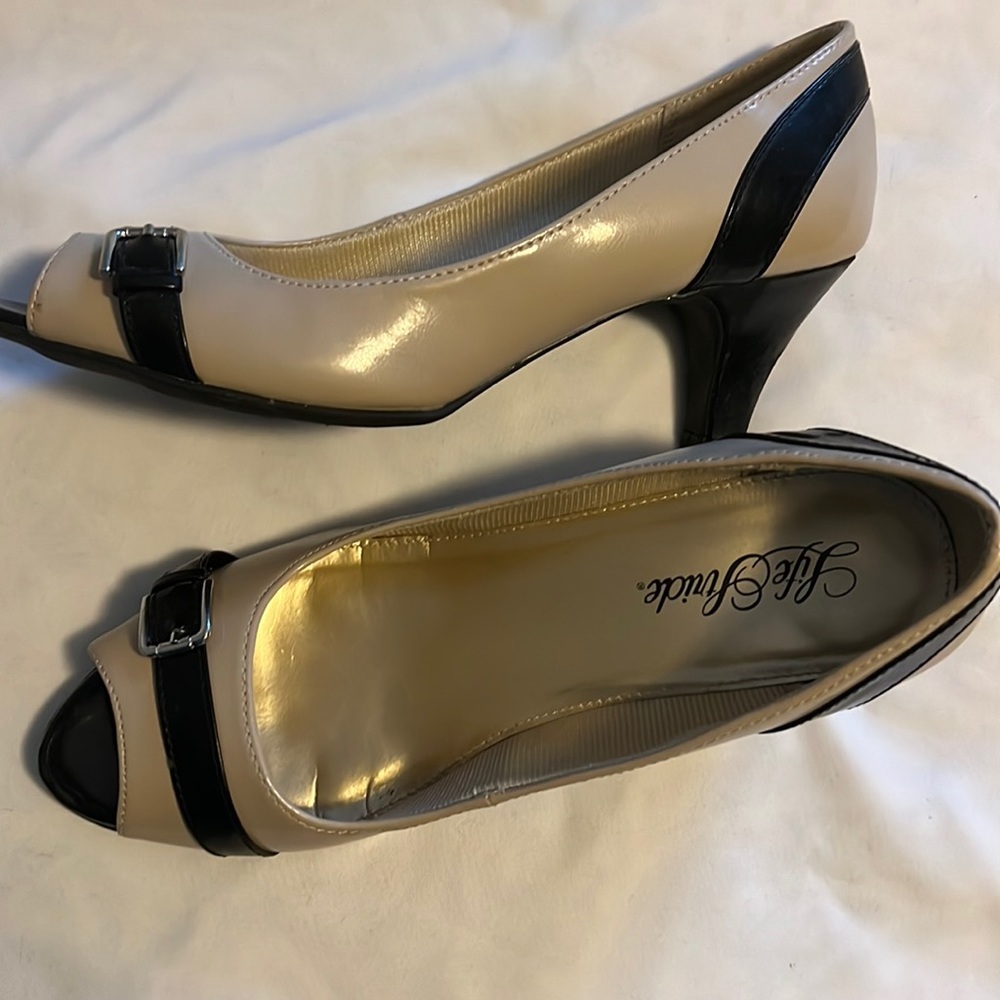 Life Stride Peep Toe Pumps